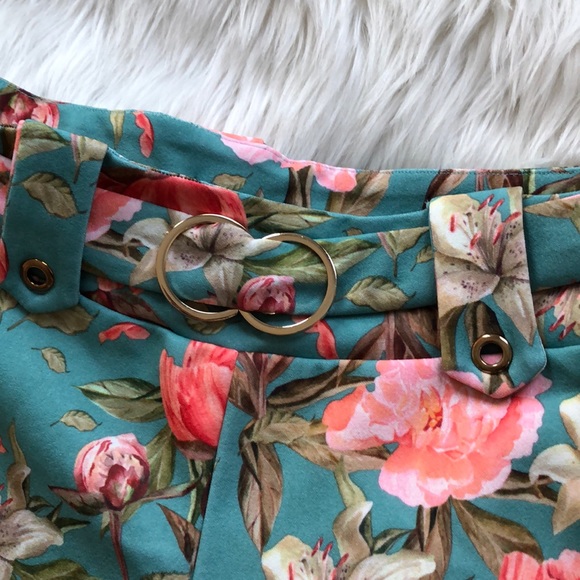 NWT floral print shorts - Picture 2 of 3